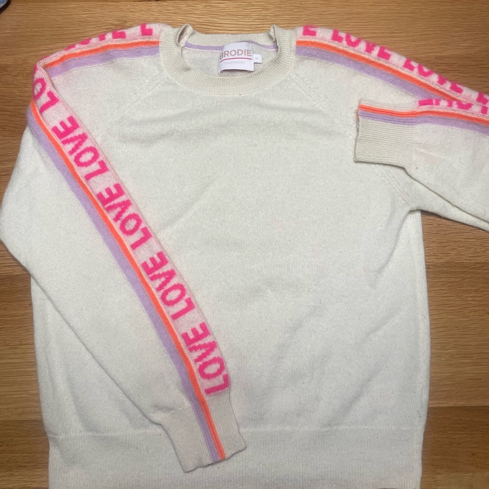 Brodie Cashmere Cream Crew Neck Sweater with Pink Stripe